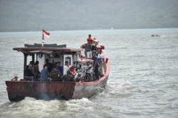 People travel by boat to their hometown in remote islands, ahead of Eid al-Fitr celebrations which mark the end of the Muslim holy month of Ramadan, in Banda Aceh, Indonesia, May 21, 2020.