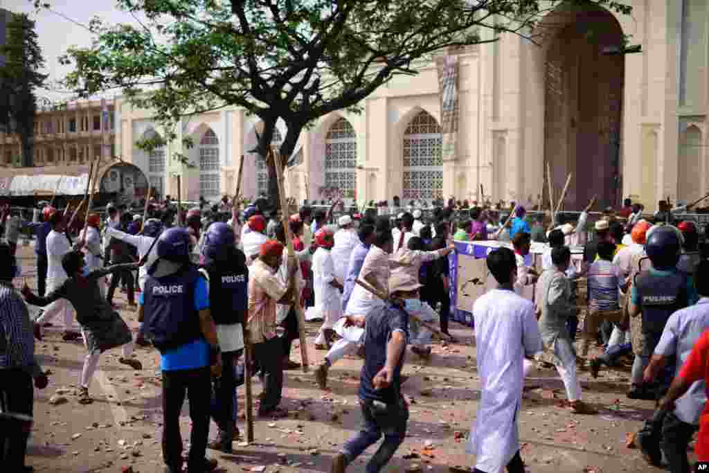 درگیری خشونت‌آمیز بین دو گروه نمازگزار پس از مراسم نماز جمعه در داکا، بنگلادش
