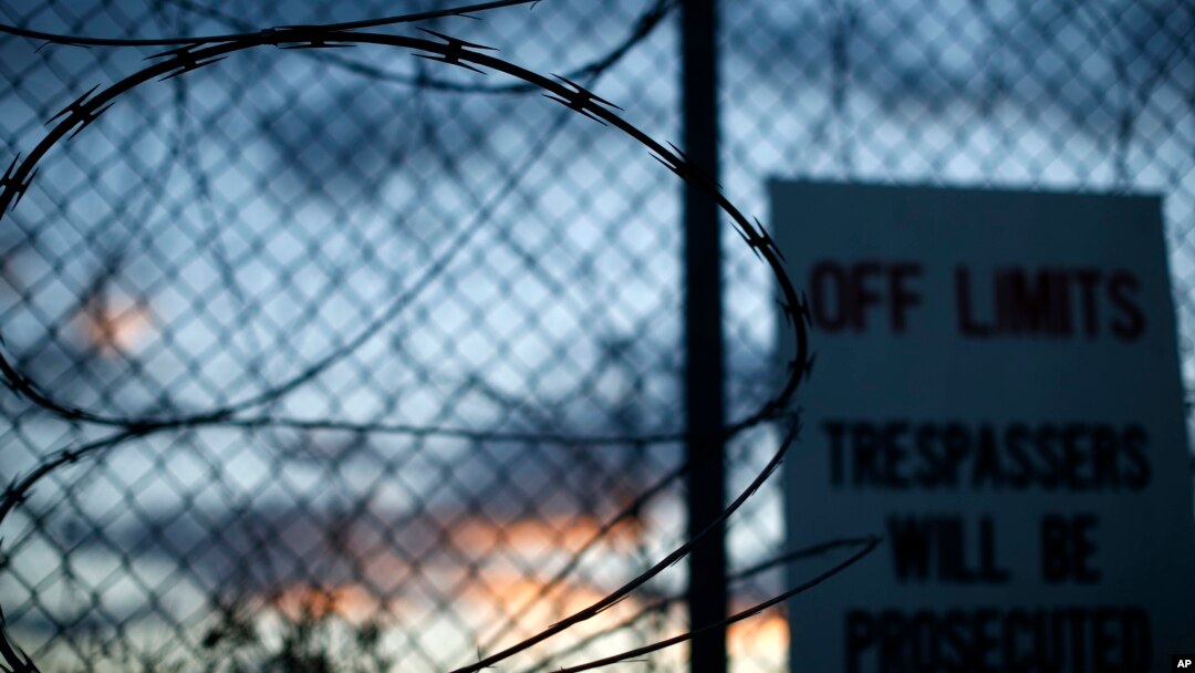 Gerbang Kamp X-Ray di Teluk Guantanamo, Kuba.