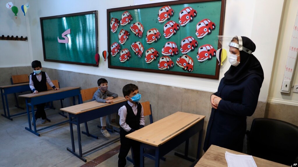 یک مدرسه در ایران. آرشیو