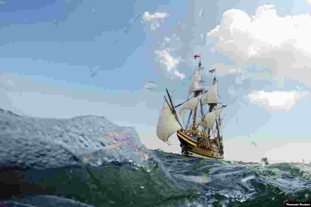 1620년 영국에서 신대륙 미국의 매사추세츠주에 첫 청교도 개척자들을 수송한 메이플라워호를 재현한 선박이 보수작업을 마치고 정박지인 플리머스에 도착했다. 