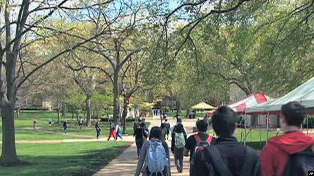  Rutgers University in New Jersey is the institution that pioneered separate substance-free housing and therapy for students recovering from alcoholism and drug addiction in 1988, and now several American universities are providing this program.