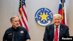El expresidente Donald Trump en un encuentro sostenido el miércoles 30 de junio de 2021 junto al gobernador de Texas, Gregg Abbott.