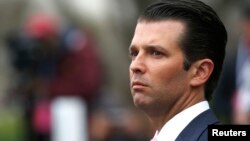 Donald Trump Jr., putra Presiden Trump, dilaporkan telah bertemu utusan Saudi dan utusan UEA pada tahun 2016.