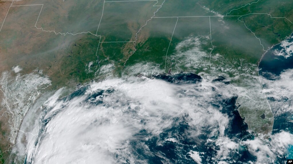 卫星云图显示在墨西哥湾上空的热带风暴尼古拉斯。(photo:VOA)