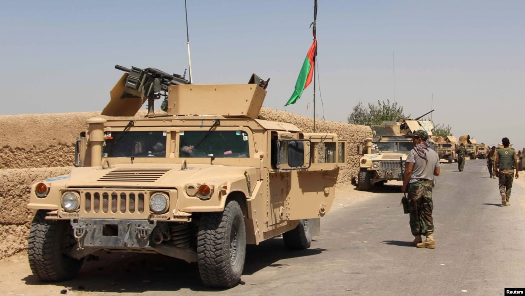 Tentara Angkatan Darat Afghanistan tiba di Distrik Nad Ali di provinsi Helmand, selatan Afghanistan, 10 Agustus 2016.