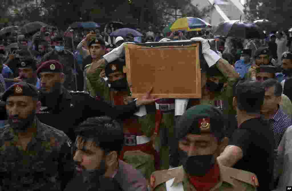 Soldiers carry the national flag-wrapped casket of Pakistani nuclear scientist Abdul Qadeer Khan following his funeral prayer, in Islamabad.&nbsp;Khan, a controversial figure known as the father of Pakistan&#39;s nuclear bomb, died Sunday of COVID-19 following a lengthy illness, his family said. He was 85.