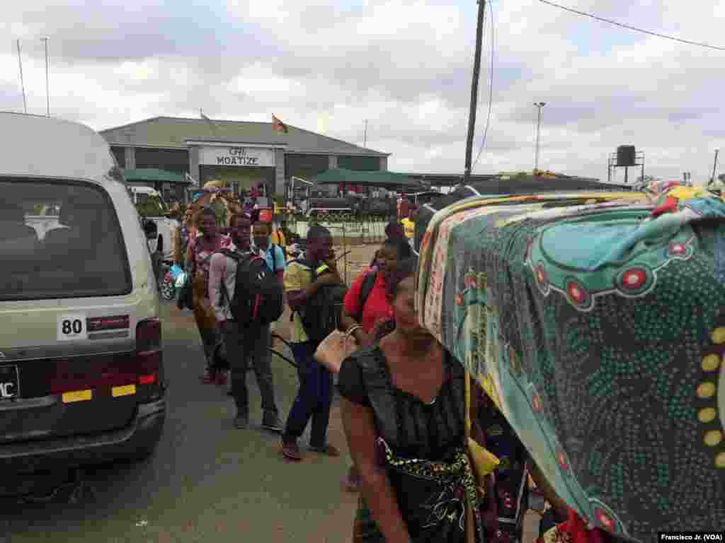 Passageiros chegaram à estação dos Caminhos de Ferro de Moçambique em Moatize