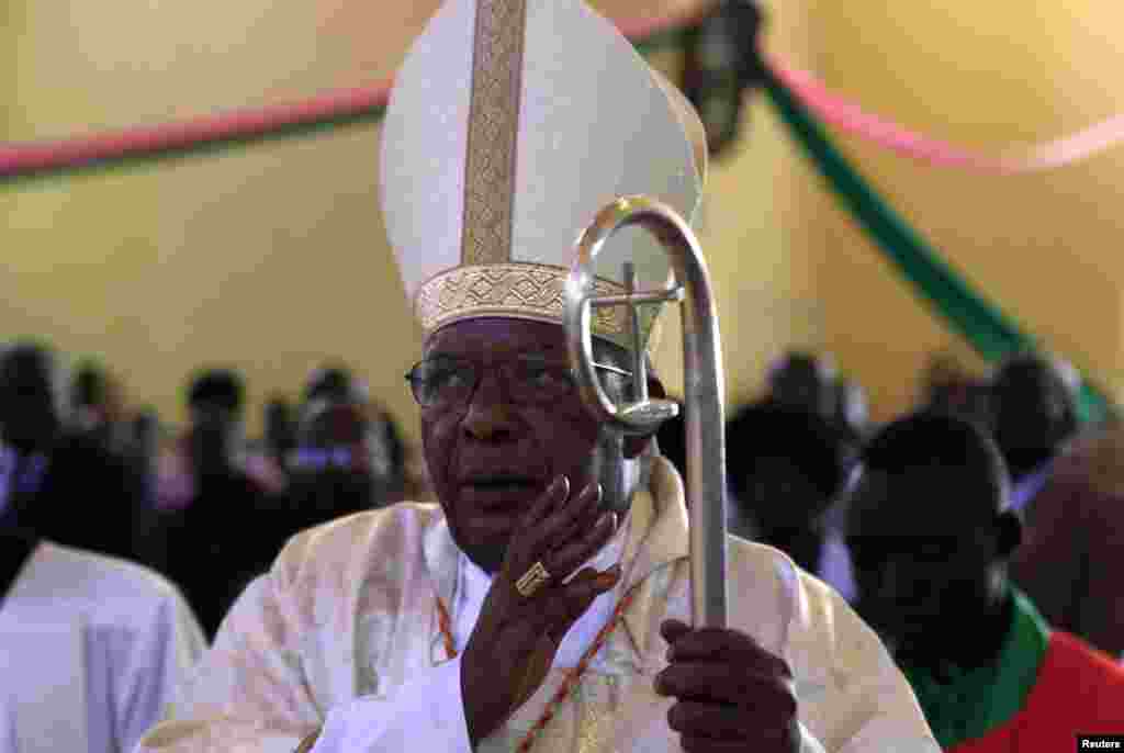 سوڈان کے صدر عمر حسن البشیر کا دعویٰ ہے کہ نیا آئین مذہبی آزادی کا ضامن ہو گا لیکن عیسائی برادری کو اس پر تشویش ہے