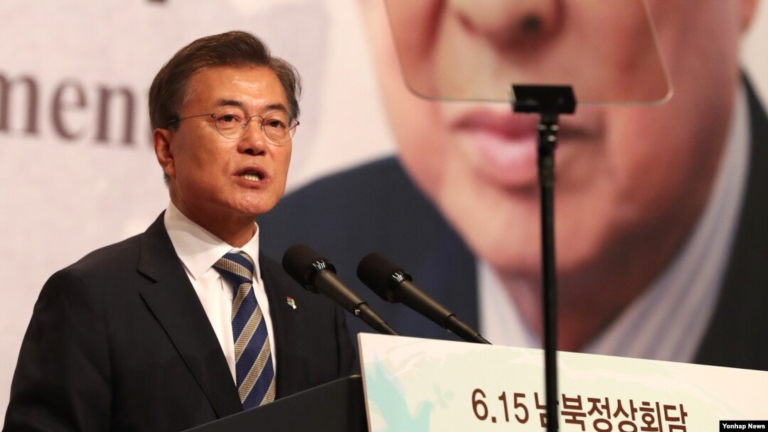 문재인 한국 대통령이 15일 오후 서울 여의도 63빌딩 컨벤션센터에서 열린 6·15 남북정상회담 17주년 기념식에서 축사하고 있다