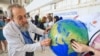 环保人士在迪拜举行的第28届联合国气候变化大会上展开示威活动。（2023年12月6日）