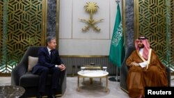 دیدار وزیر امور خارجه ایالات متحده (چپ) و ولیعهد عربستان سعودی
