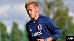 Gelandang timnas Jepang, Keisuke Honda, saat mengikuti sesi latihan di Kazan, saat turnamen Piala Dunia 2018 di Rusia, 14 Juni 2018.