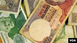 Nilai mata uang Venezuela, bolivar terus melemah terhadap dolar.