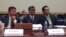 中国山东维权人士陈光诚首次现身美国国会就中国人权现状作证（美国之音方方拍摄）