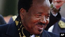 Certains appellent à un nouveau report des élections, arguant que le président Paul Biya a violé le code électoral 