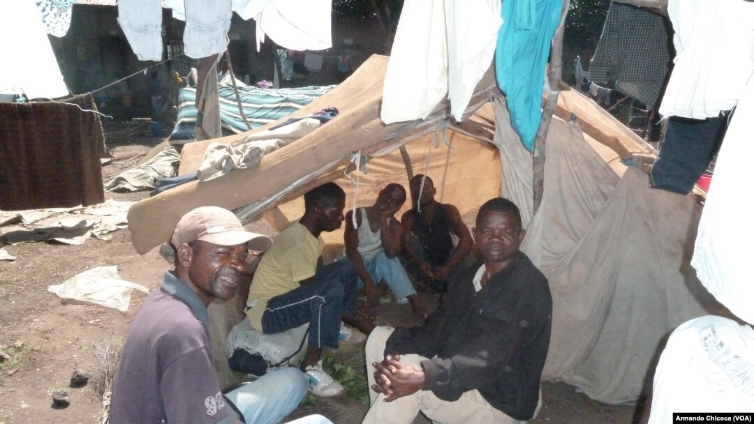 Refugiados no centro de Mussungue, Angola