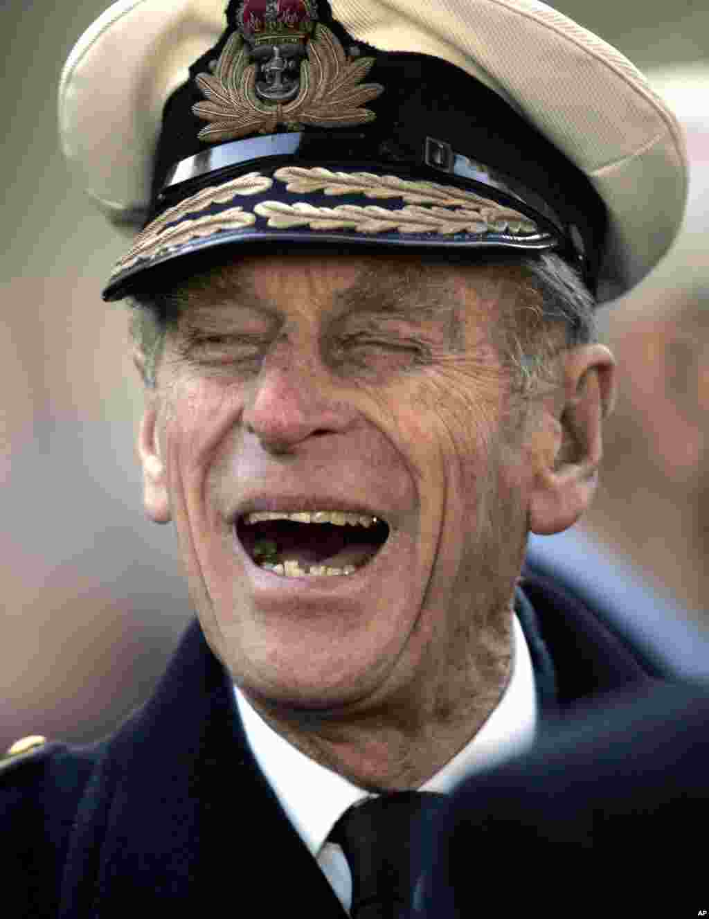 اپنی 90 ویں سال گرہ پر ایک انٹرویو میں پرنس فلپ نے کہا تھا کہ ایلزبتھ کے ملکہ بننے کے بعد کسی کو اندازہ نہیں تھا کہ ملکہ کے شوہر کی حیثیت سے ان کا کردار کیا ہوگا۔