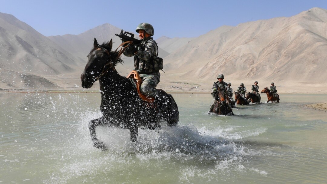 Qiz katta siklardan qorqardi Magdalinovskiy tumanidagi jinsiy aloqa