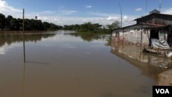 Los cientos de personas que se encuentran en los albergues piden mayor atención de las autoridades, como en la provincia de Guayas.