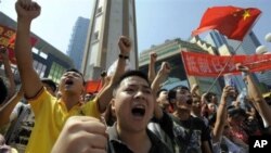 댜오위다오(일본명 센카쿠 열도) 둘러싼 중국과 일본의 영유권 분쟁이 격화되는 가운데 반일 시위를 벌이는 중국 청년들(자료사진)