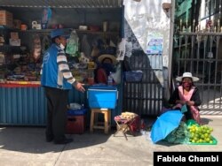 Los bolivianos buscan ganarse la vida de diferentes formas en medio de la pandemia del coronavirus,
