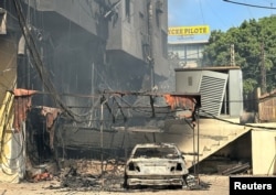 Asap mengepul dari bangunan yang rusak akibat serangan udara Israel di pinggiran selatan Beirut, di Beirut, Lebanon, 29 September 2024. (Foto: Louisa Gouliamaki/REUTERS)