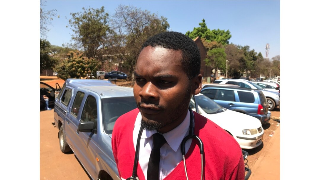 FILE - Peter Gabriel Magombeyi, acting president of the Zimbabwe Hospital Doctors Association, pictured in Harare in Sept. 3, 2019, was reportedly abducted from his home.(C. Mavhunga/VOA)