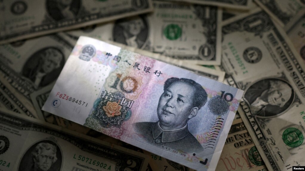 资料照片：美元和人民币示意图。（2023年3月10日）(photo:VOA)