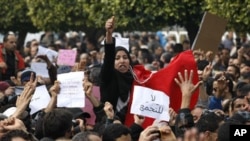 Protesters shout slogans during a demonstration in the center of Tunis, 19 Jan 2011