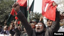 Members of Bangladesh Muktijoddha Sangsad, a welfare association for combatants who fought during the war for independence from Pakistan in 1971, shout slogans after a war crimes tribunal sentenced Abul Kalam Azad to death in Dhaka January 21, 2013. 