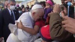 Papa Midilli’de Sığınmacılarla Buluştu