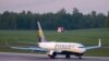 Самолет авиакомпании Ryanair, на борту которого находился журналист Протасевич, после посадки в Минске 23 мая 2021