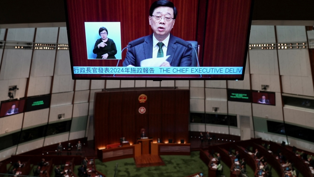 挥舞国安大棒严厉整肃民主派后，香港特首欲推动改革重振经济 