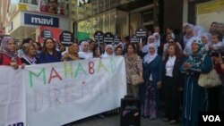 Jinên Kurd li Amedê bo Farinaz Khosravani civîn