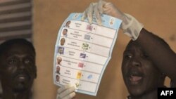 Tại một phòng phiếu trong cuộc bầu cử tổng thống ở Lome, Togo, ngày 4 tháng 3, 2010