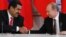 El anuncio sobre Rusia también antecede  a una reunión con tenedores de bonos en Caracas, convocada para el lunes por el presidente Nicolás Maduro hace una semana, cuando anunció su plan de renegociar la deuda, de unos 150.000 millones de dólares.
