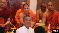 Dr. Tun Sovann, a retired president of the Cambodian Buddhist Society, is a well-respected community leader, having devoted more than 37 years of public service to building the Buhhist Society and the Cambodian community in Washington Metropolitan area, Sunday, Sept. 23, 2018. (Ten Soksreinith/VOA Khmer)