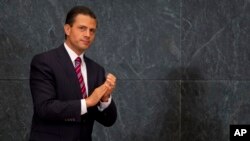 El presidente mexicano Enrique Peña Nieto viaja con los secretarios de Relaciones Exteriores, Medio Ambiente, Economía y de Turismo.