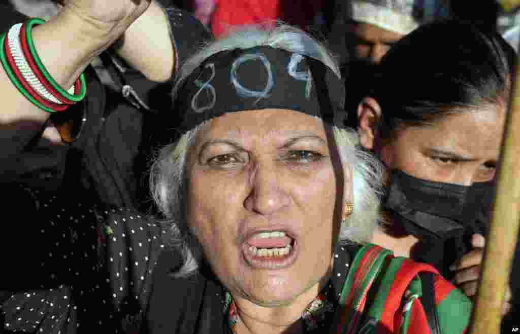 تظاهرات حامیان عمران خان، صدراعظم پیشین پاکستان، در شهر کراچی در اعتراض به ادعاهای تقلب در انتخابات آن کشور