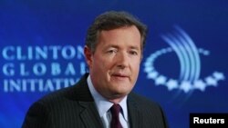 Piers Morgan trató de manejar una entrevista con su detractor, Alex Jones.