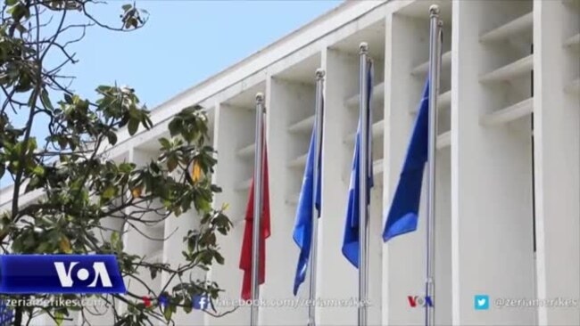 Tiranë: Zhvillimet në PD, komentojnë analistët