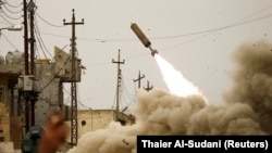 Iraqi rapid response members fire a missile against Islamic State militants during a battle with the militants in Mosul, Iraq. (File)