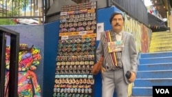 Una escultura de cera del narcotraficante Pablo Escobar en la Comuna 13 de Medellín