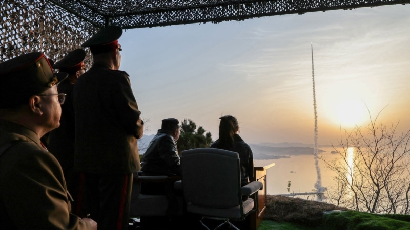 آزمایش موشک‌های مجهز به کلاهک خوشه‌ای با حضور رهبر کره شمالی