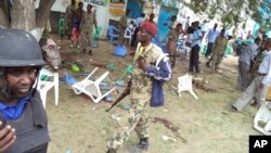Somali government soldiers at scene of Baladweyne suicide bombing, Somalia, Oct. 19, 2013.