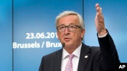 Presiden Komisi Eropa, Jean-Claude Juncker saat memberikan keterangan kepada media pada KTT Uni Eropa di Brussels, 23 Jini 2017. (Foto: dok).