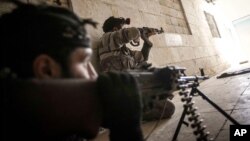 Borci Slobodne sirijske armije u akciji u gradu Alepo