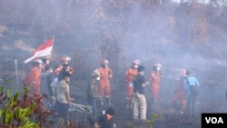 Seluruh pihak bekerja sama memadamkan kebakaran hutan dan lahan di Kalimantan Tengah. (Foto courtesy: SOB))