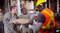 Tentara AS yang bertugas memerangi wabah ebola bertugas di Monrovia, Liberia, (foto: dok).